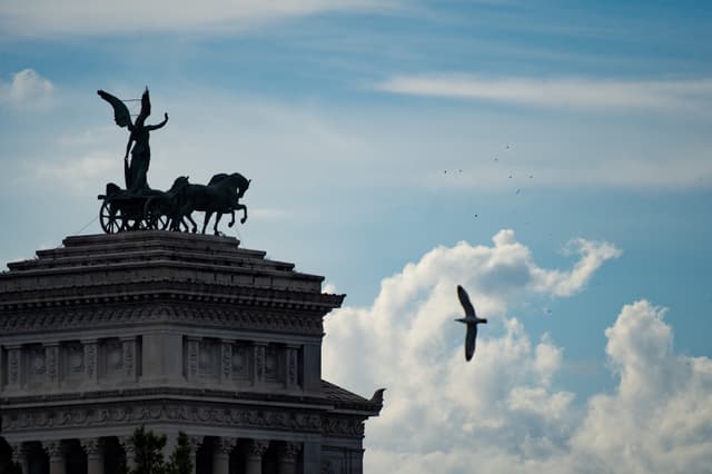 Statue on Piazza Venezia 2